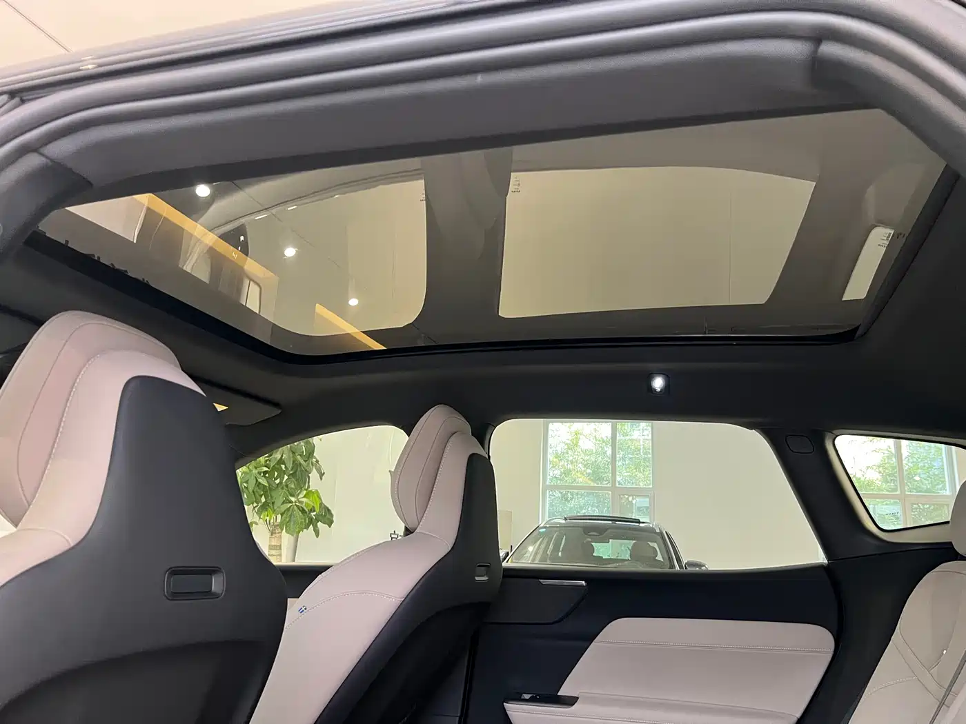VOLVO XC70 PLUG-IN HYBRID