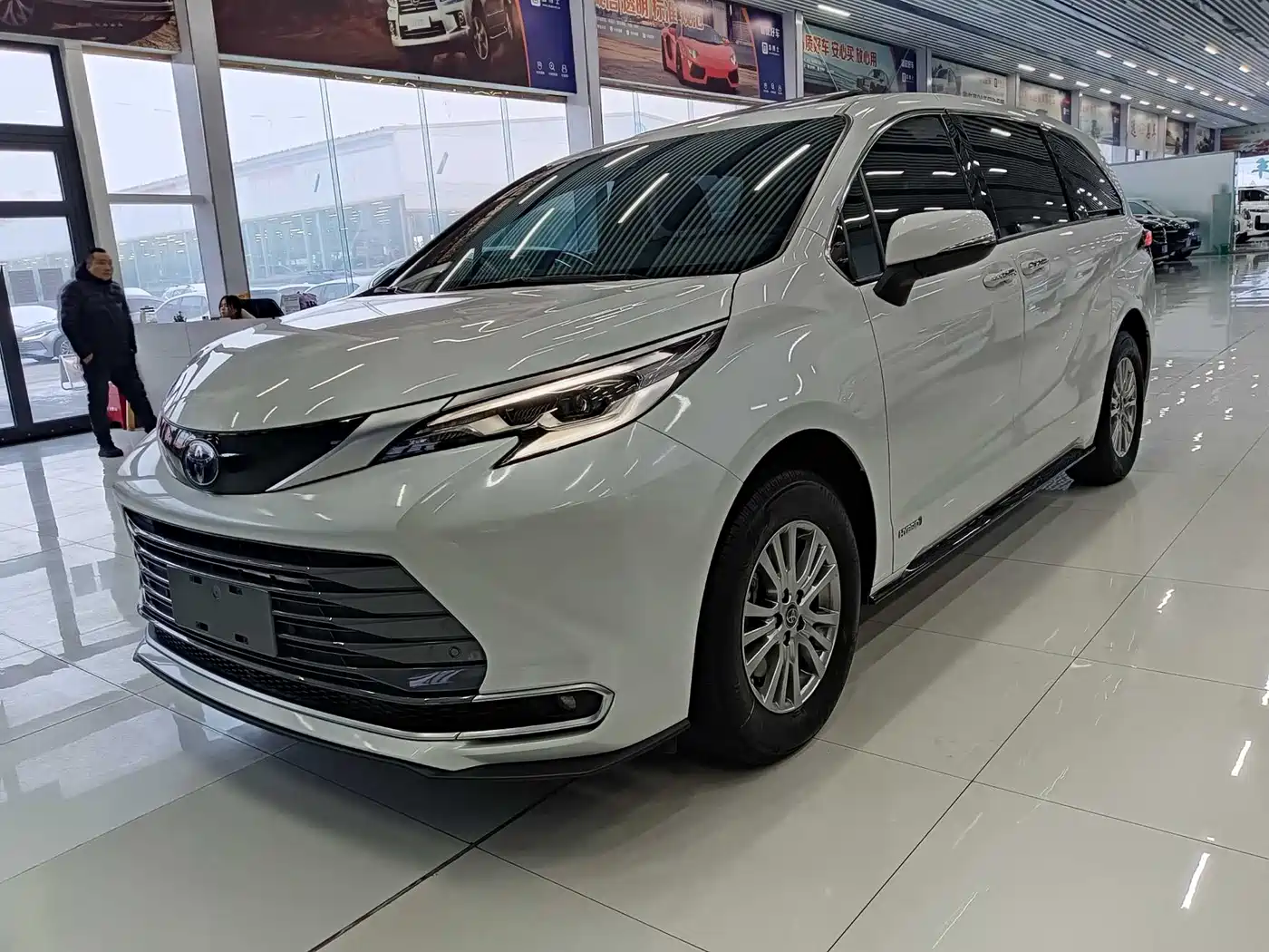Toyota Sienna 2023 2.5L Hybrid Premium Edition