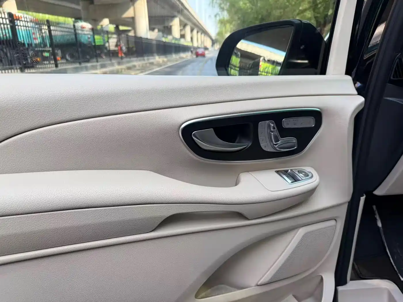 MERCEDES-BENZ V CLASS