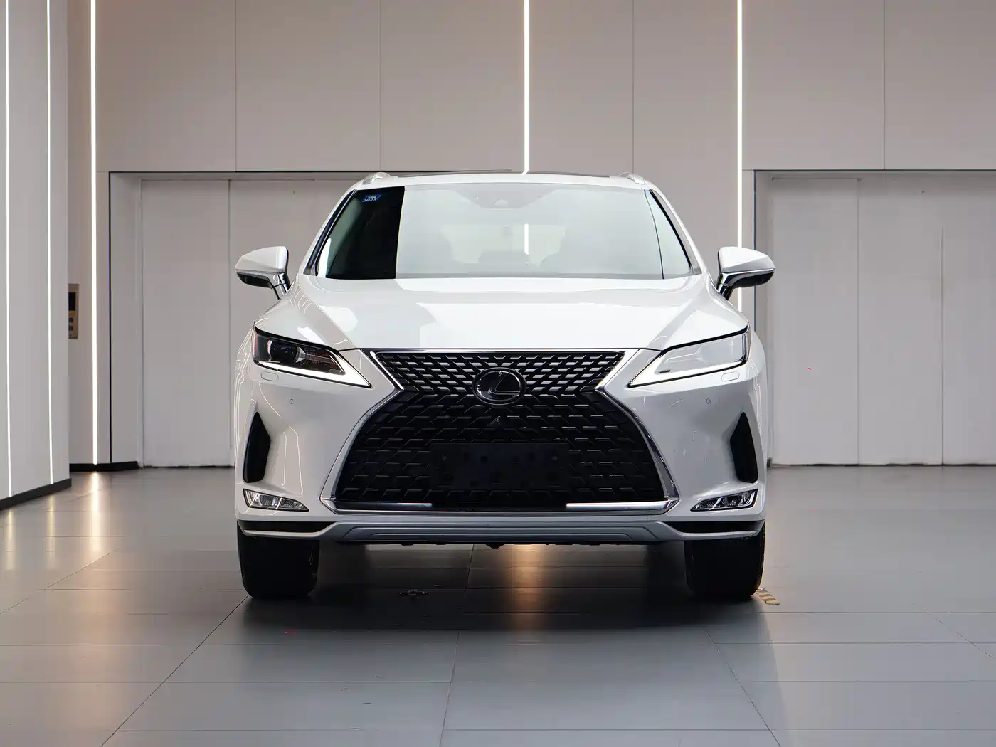 Lexus RX 2020 Facelift 300 2WD Comfort Edition фото 2