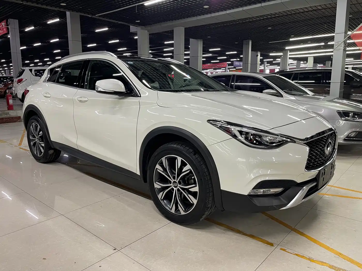 Infiniti QX30 2018 2017 Model 1.6T 2WD Sport