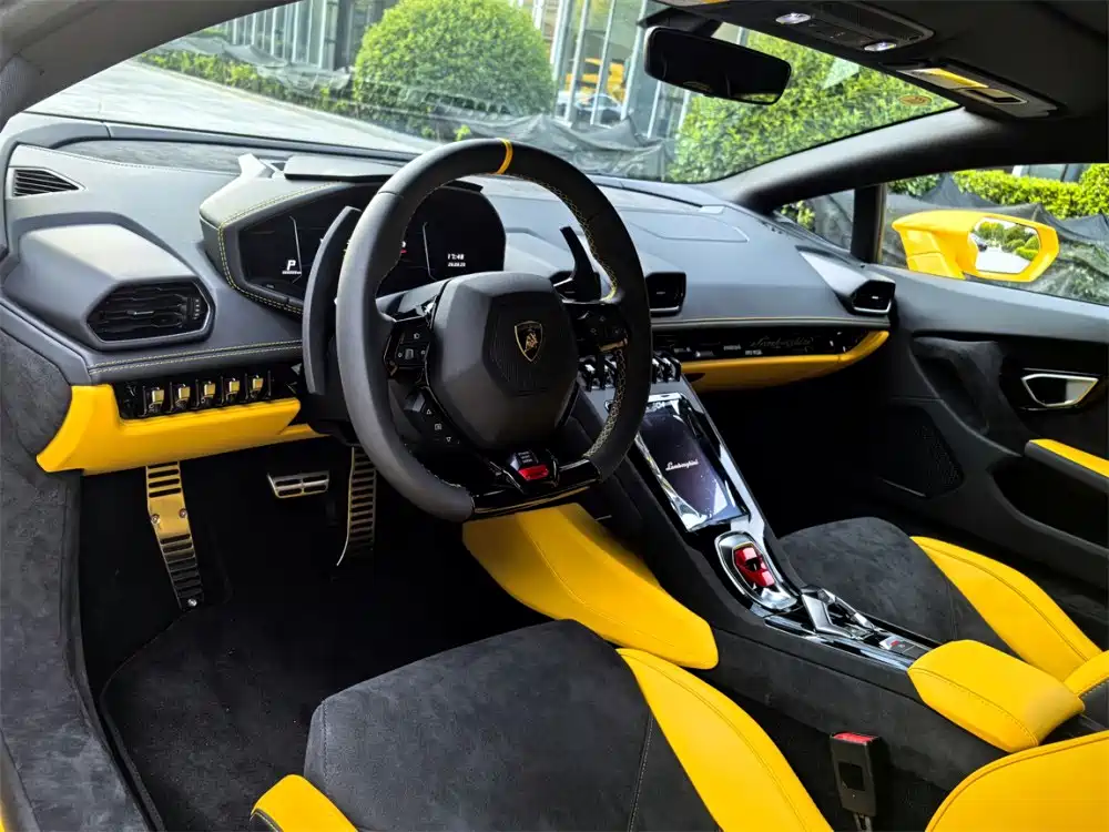 LAMBORGHINI HURACÁN