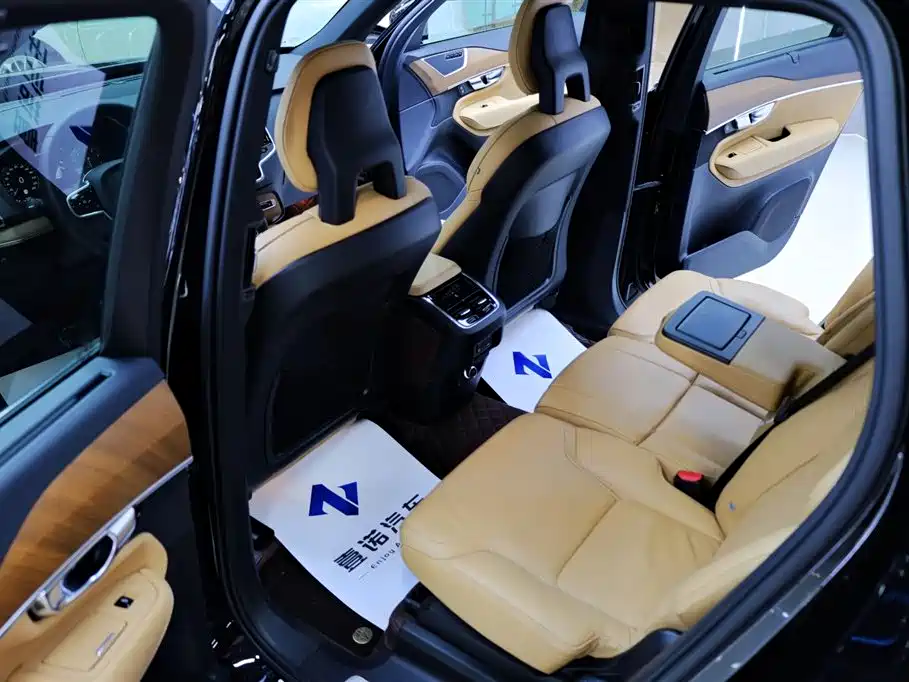 Фото 32 - Volvo XC90