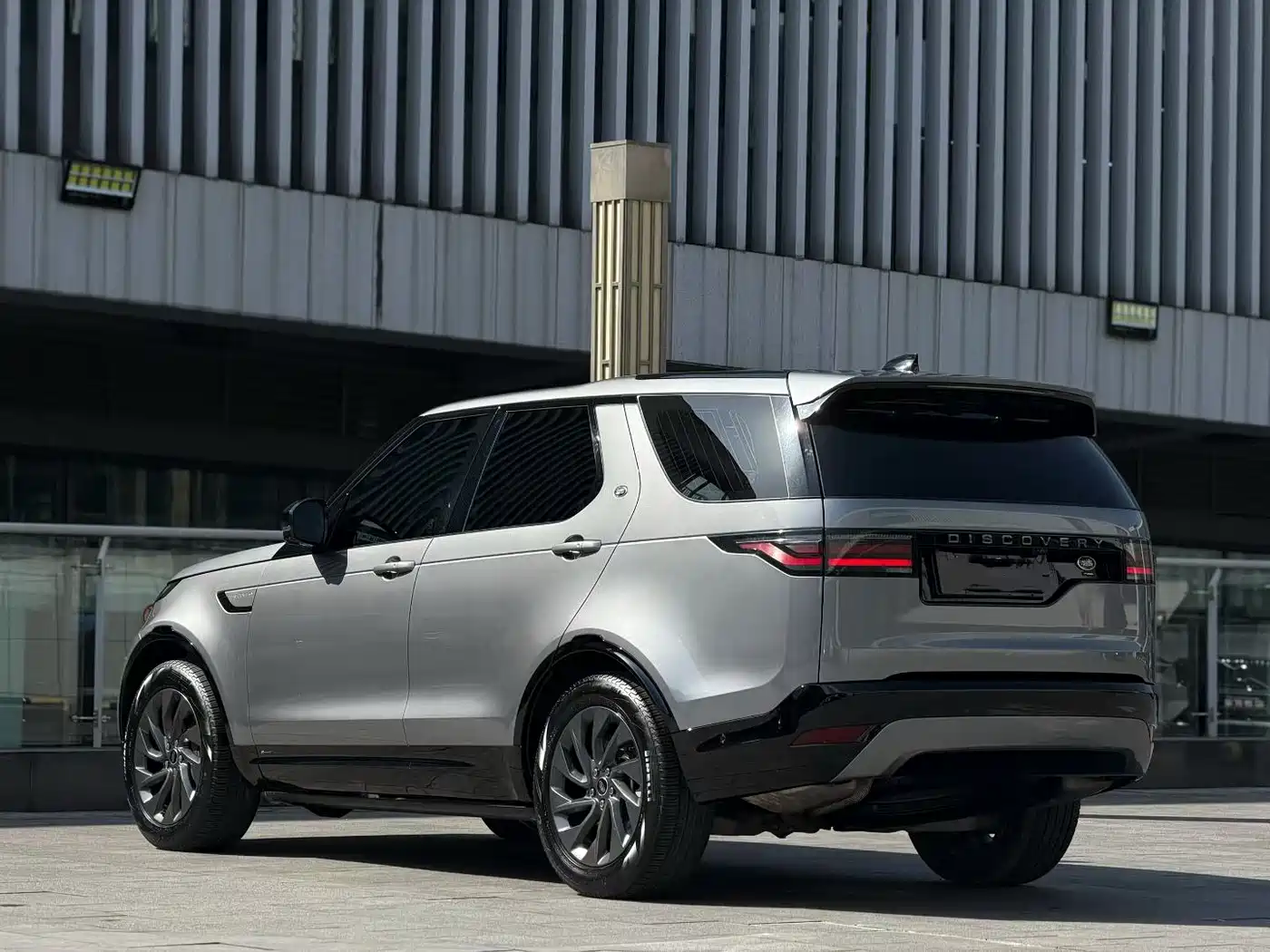 Land Rover Discovery 2021 360PS R-Dynamic S фото 9