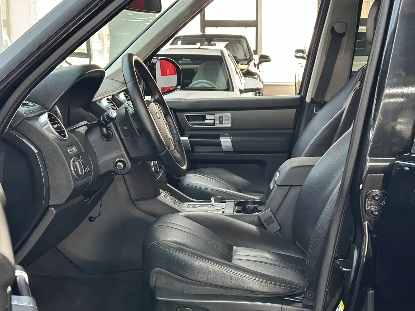 Land Rover Discovery 2016 3.0 SC V6 HSE фото 4