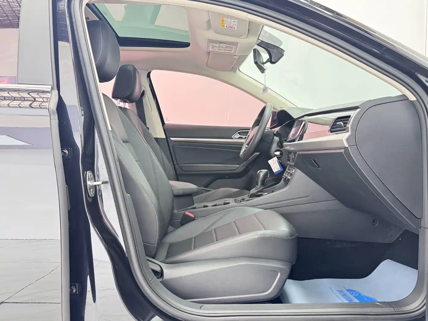 Volkswagen Lavida 2022 1.5L Auto Comfort Edition фото 11