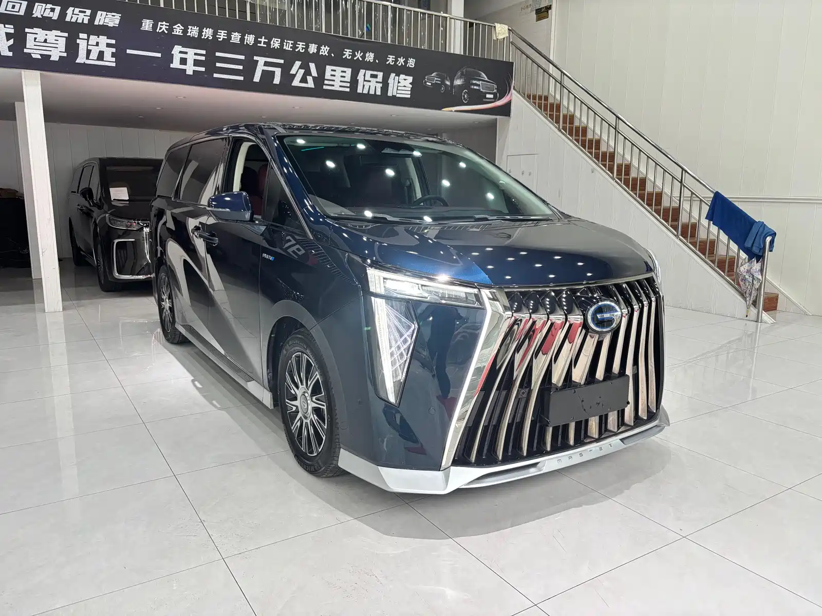 Фото 3 - GAC Trumpchi Trumpchi E9
