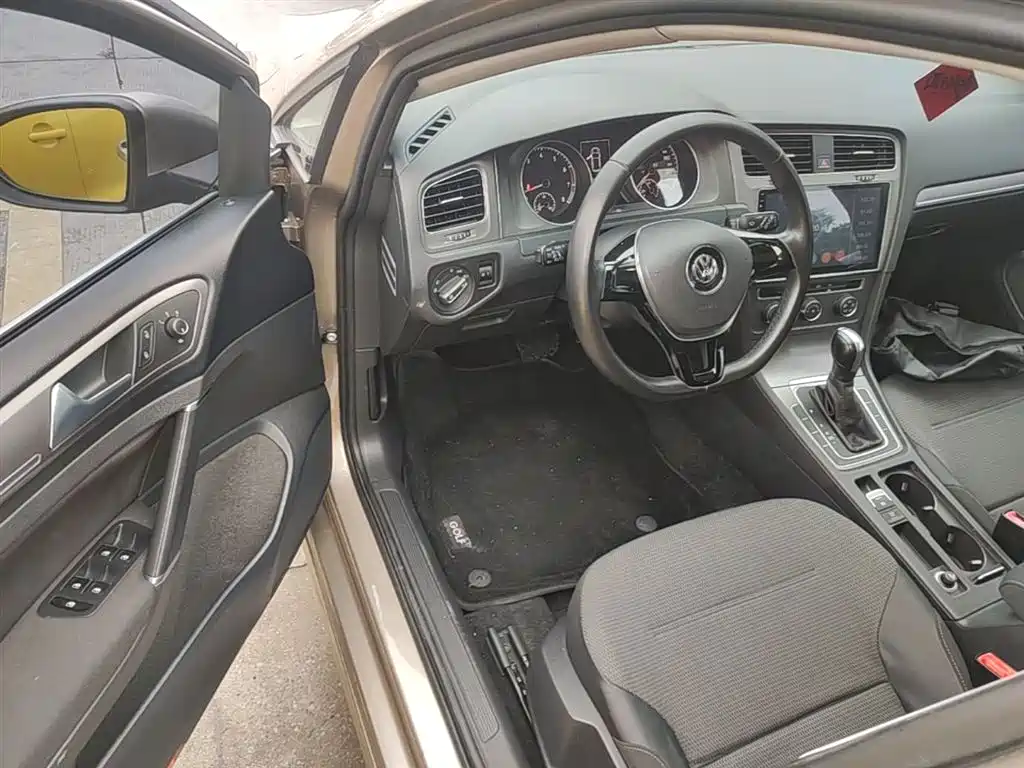 Volkswagen Golf 2016 1.6L Automatic Comfort фото 16