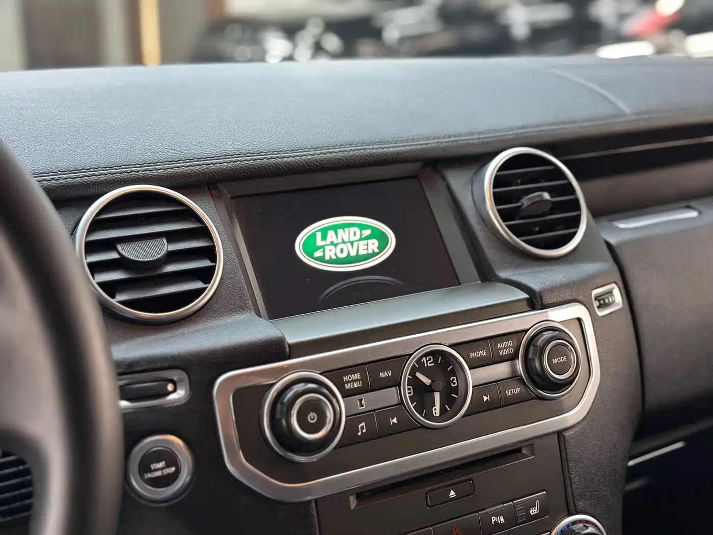 Land Rover Discovery 2016 3.0 SC V6 HSE фото 14