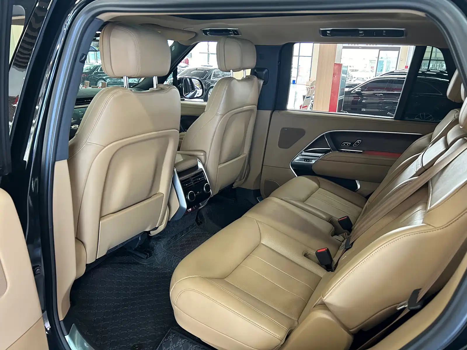 Фото 39 - Land Rover Range Rover