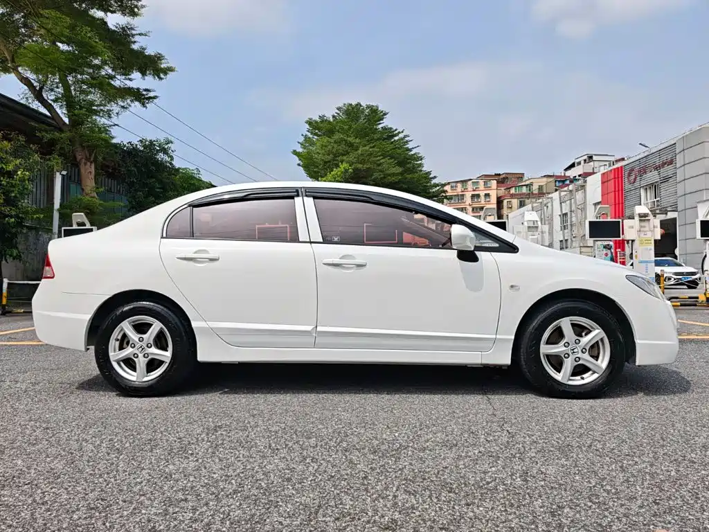 CIIMO CIIMO 2015 2015 1.8L Automatic Comfort Edition