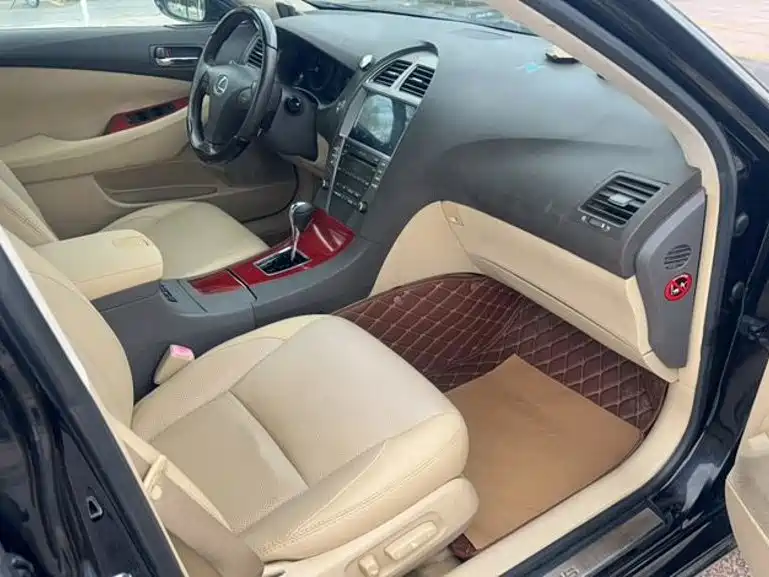 Фото 8 - Lexus ES