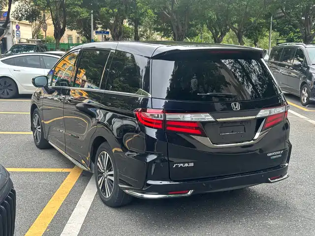 Honda Odyssey 2019 2.0L Sharp Ultimate Edition — фото 4