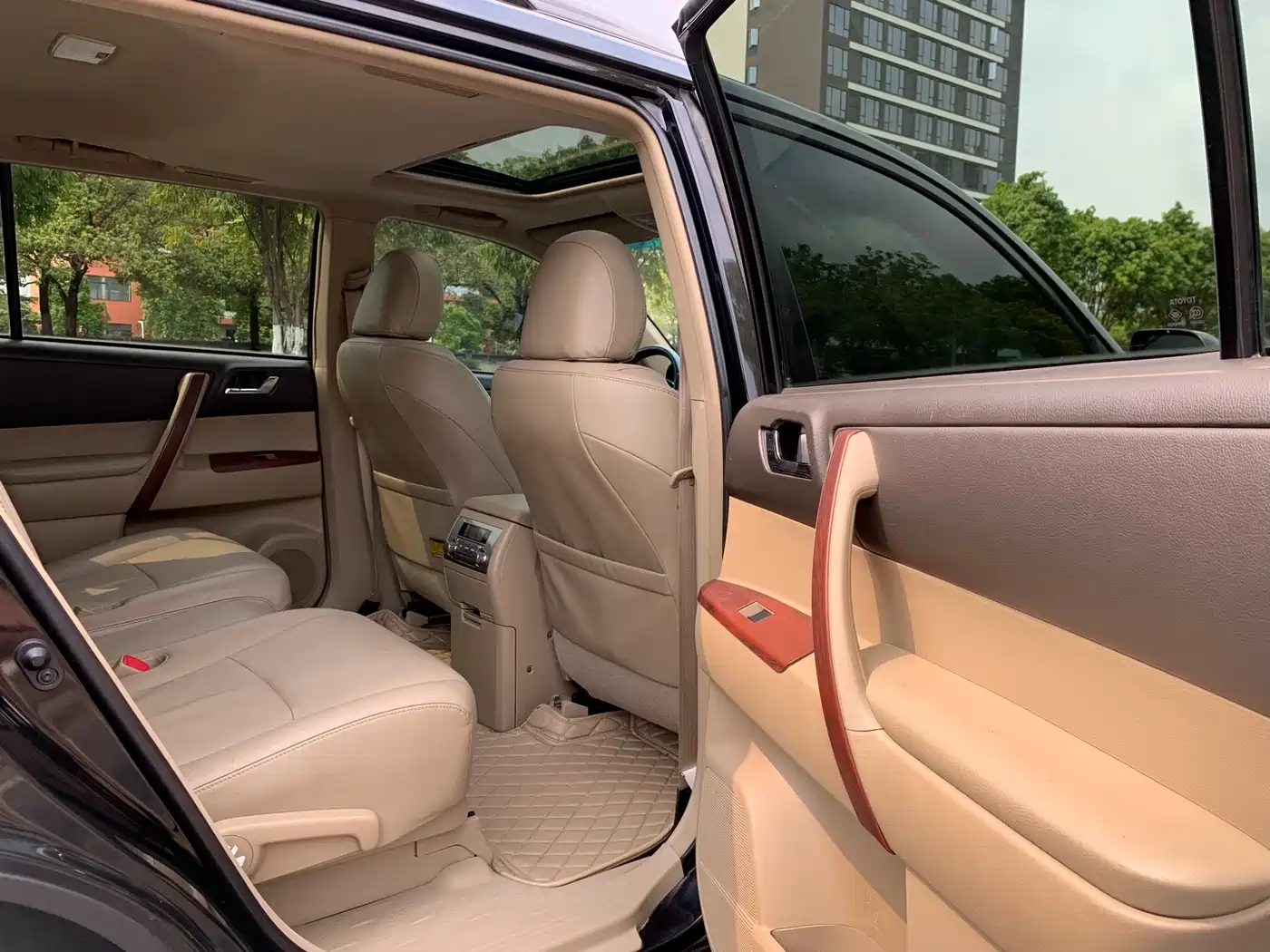 Toyota Highlander 2012 2.7L 2WD 7-Seater Luxury Edition фото 17