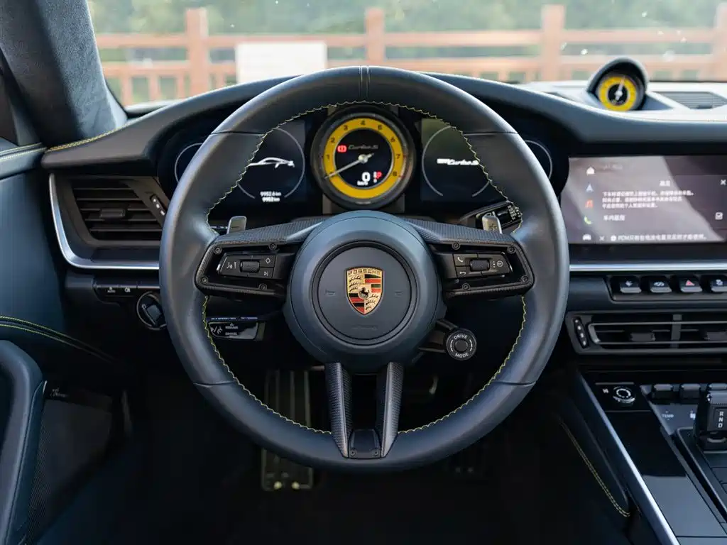 Porsche 911 2023 Turbo S 3.7T фото 11