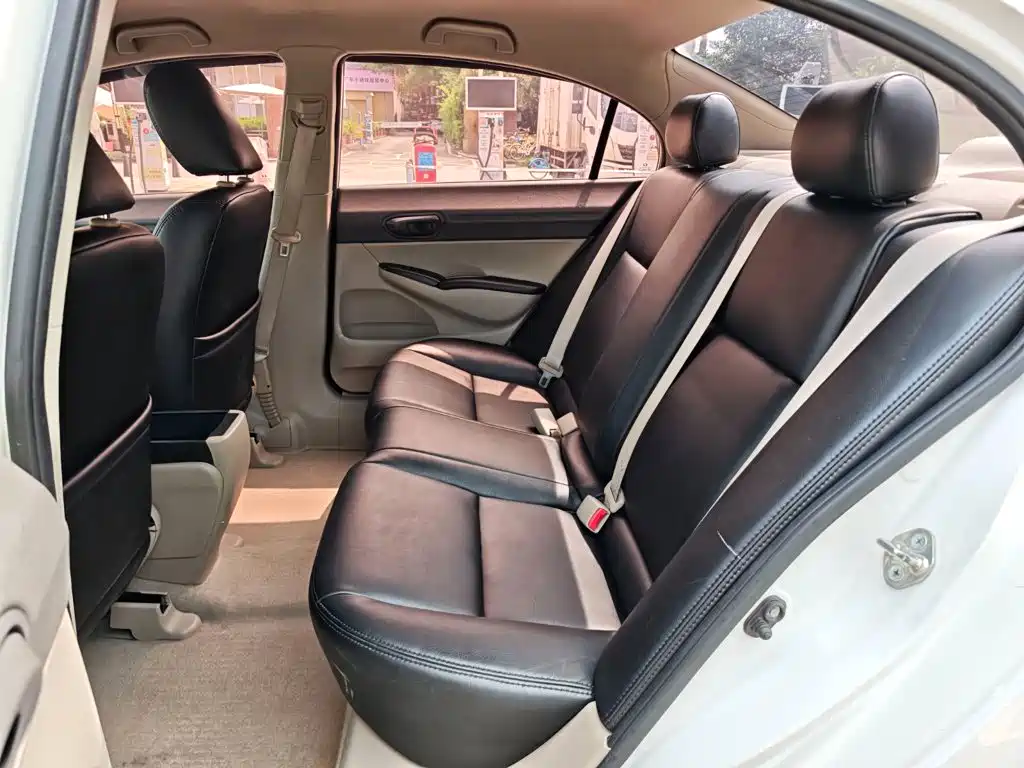 CIIMO CIIMO 2015 2015 1.8L Automatic Comfort Edition