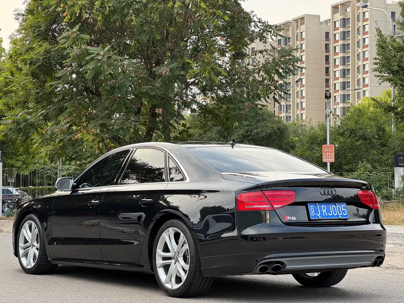 Audi S8 2013 S8 4.0TFSI quattro фото 14