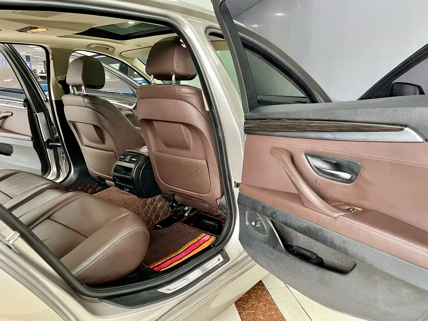 BMW 5 Series 2014 525Li Luxury Design Package фото 10