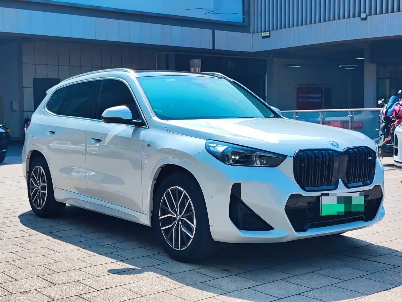 Фото 3 - BMW iX1