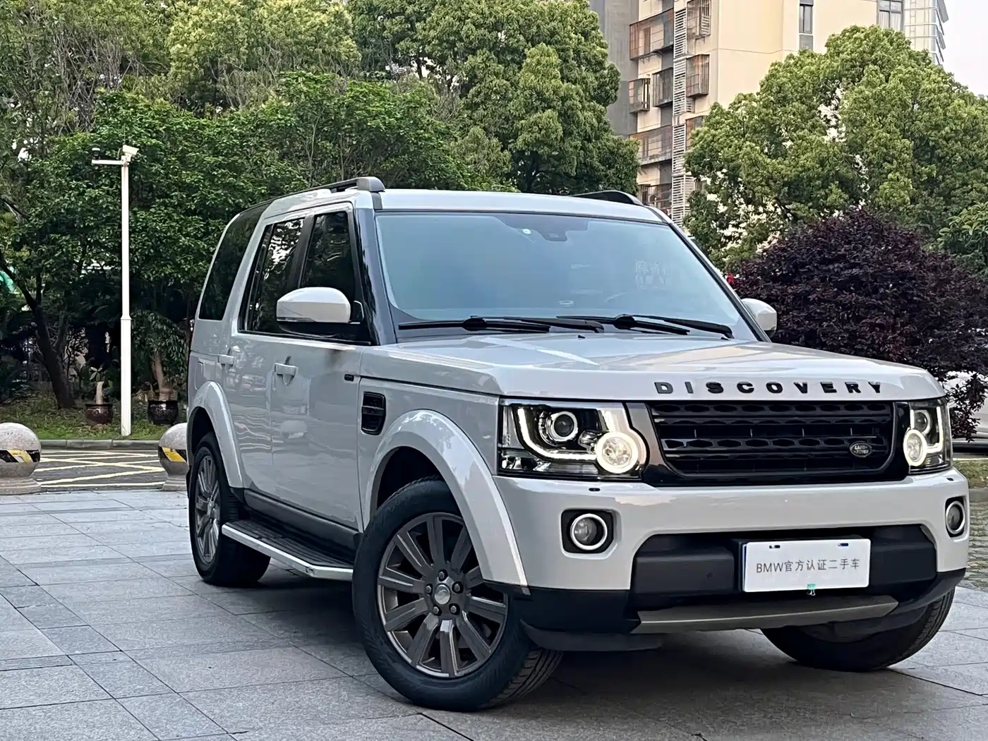 Land Rover Discovery 2015 3.0 SDV6 HSE Diesel фото 3