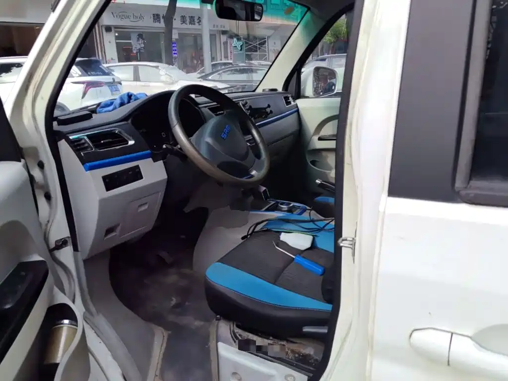 SRM Xinyuan Good Luck 2023 2023 Standard Passenger Van 6-Seater