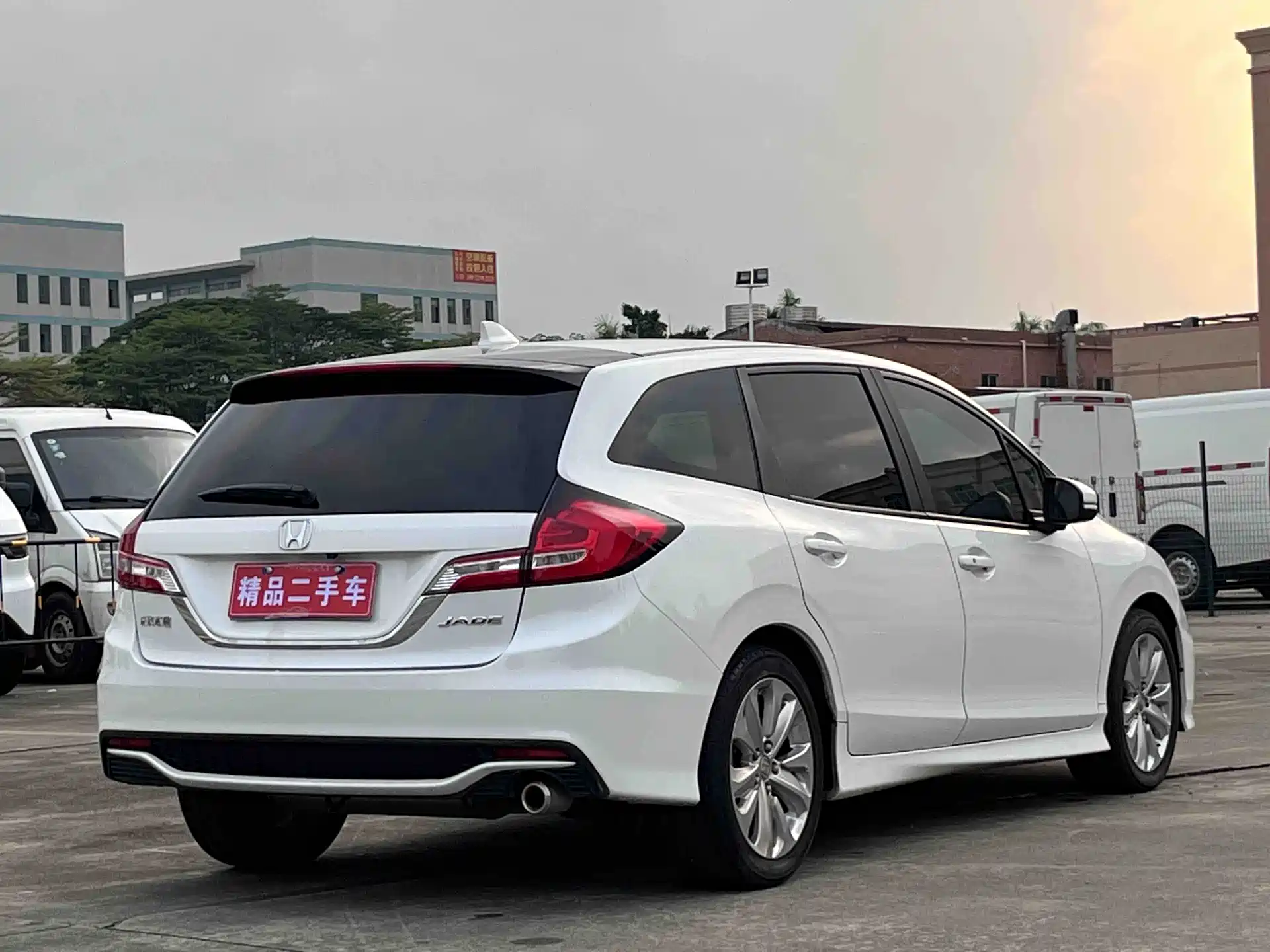 Фото 4 - Honda Jade