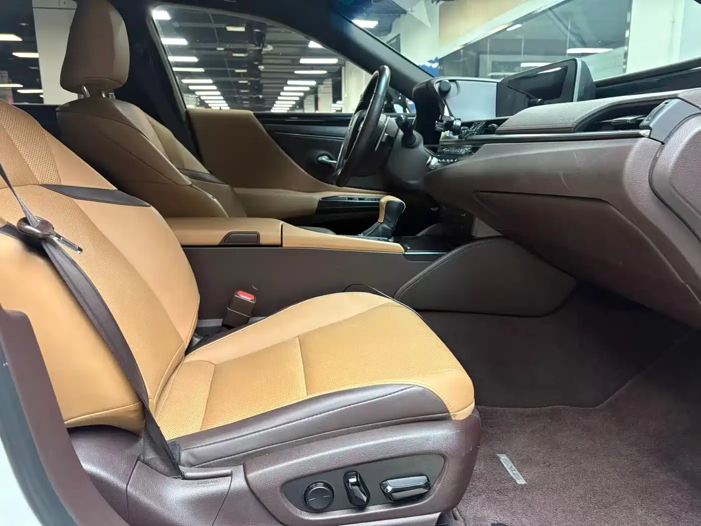 Lexus ES 2020 200 Excellence фото 32
