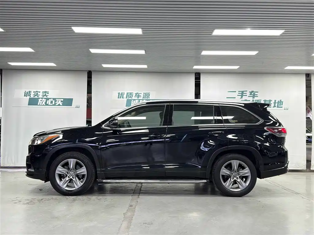 TOYOTA HIGHLANDER