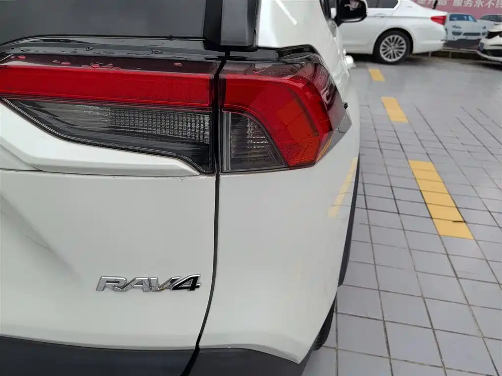 Toyota RAV4 Rongfang 2020 2.0L CVT 2WD Urban Edition фото 24