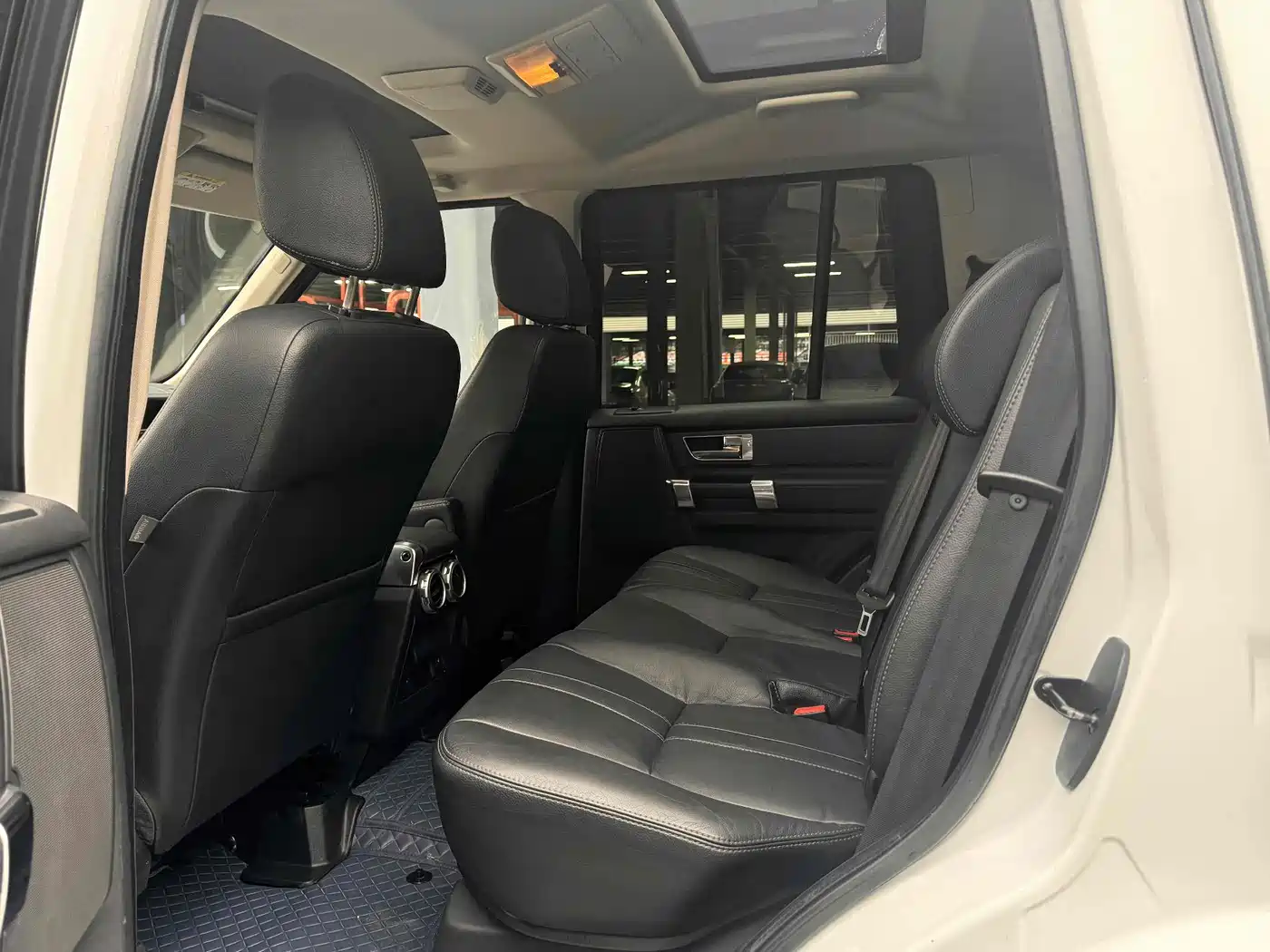 Land Rover Discovery 2013 5.0 V8 SE фото 7