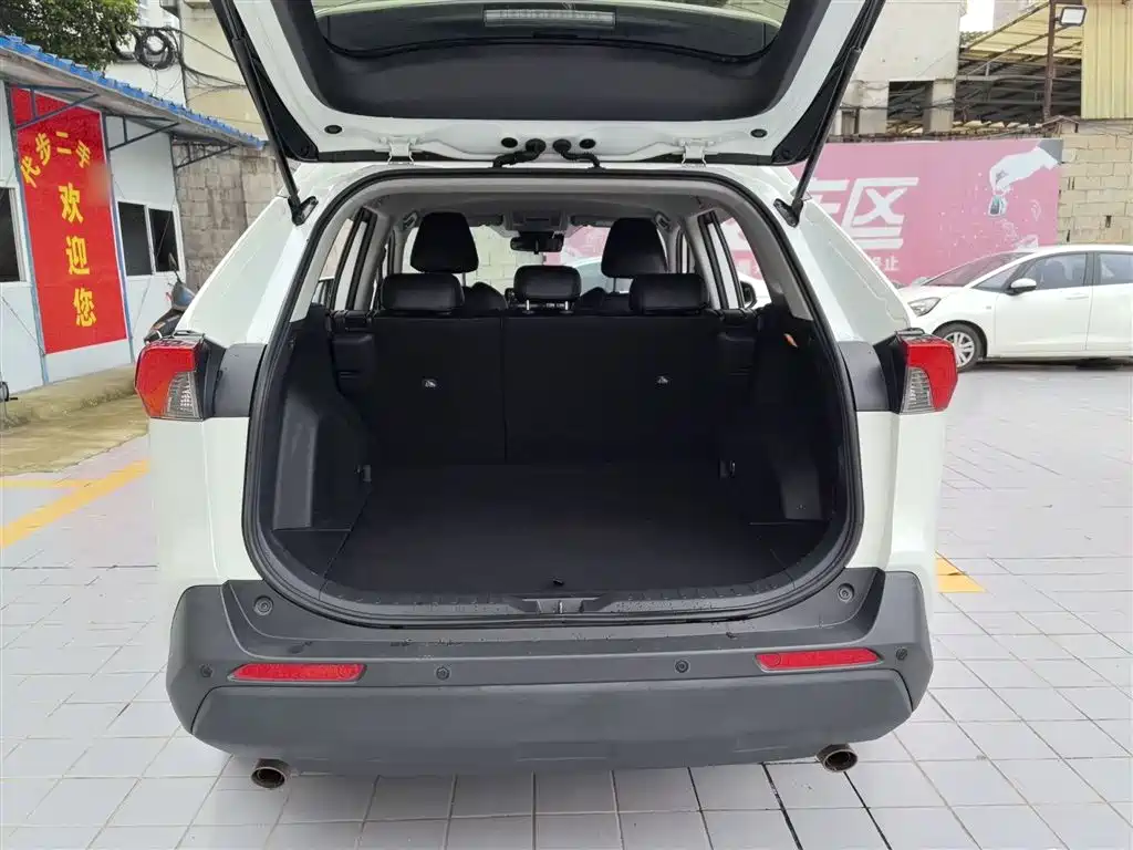 Toyota RAV4 Rongfang 2020 2.0L CVT 2WD Urban Edition фото 15