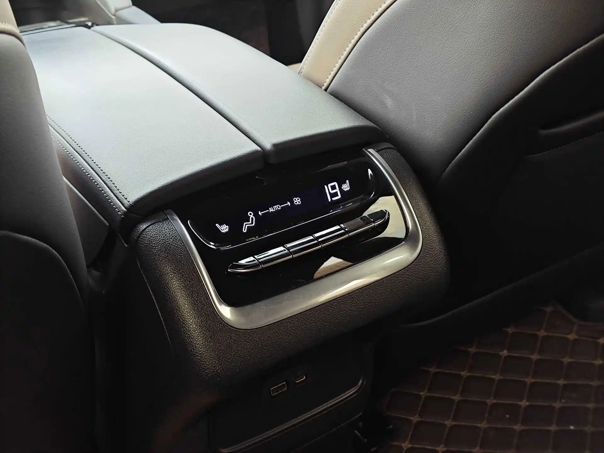 Фото 20 - Buick Enclave