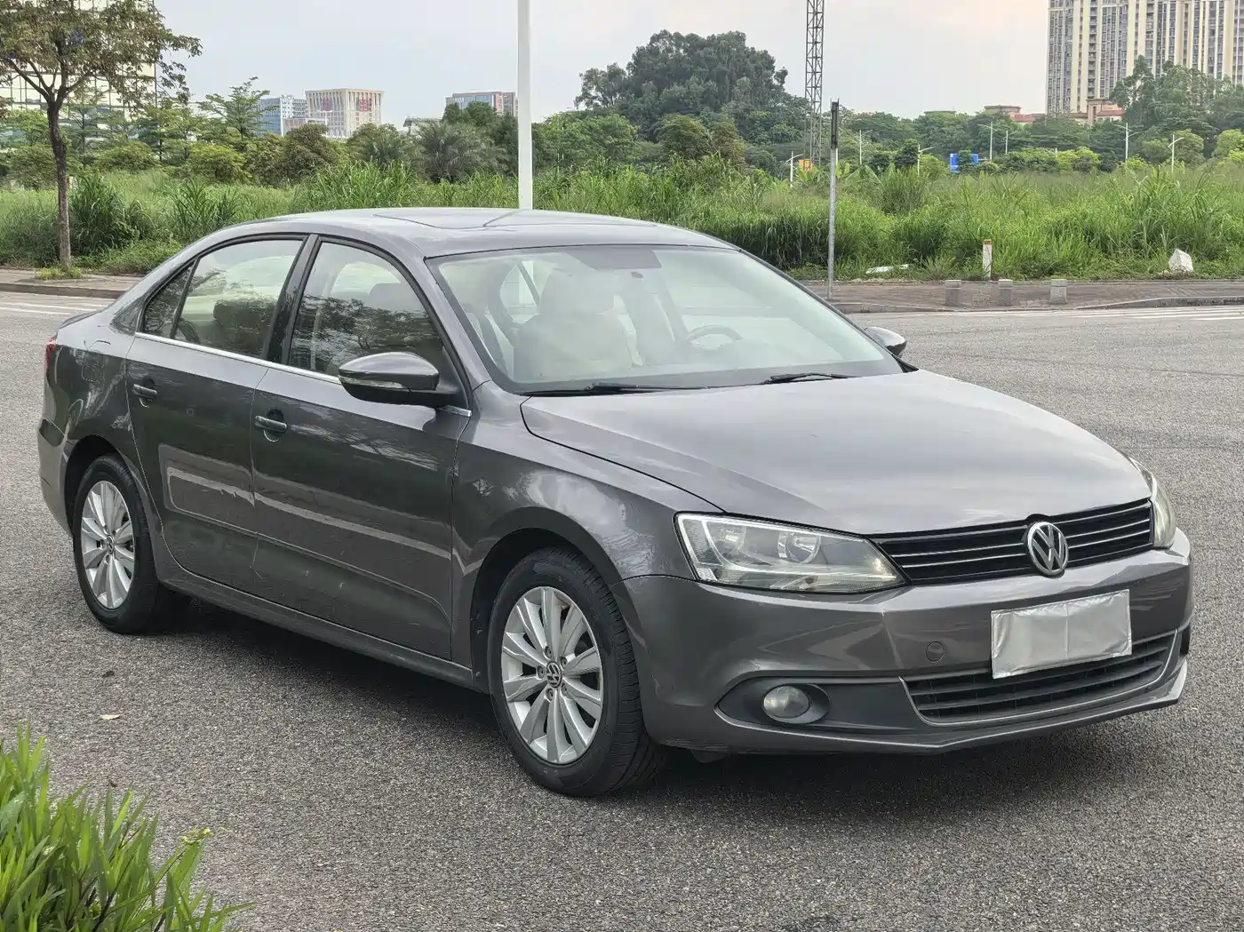 Volkswagen Sagitar 2014 Facelift 1.6L Automatic Comfort фото 2