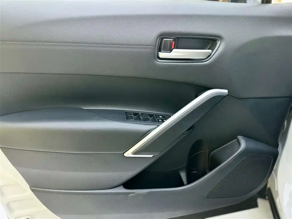 Toyota Frontlander 2022 2.0L CVT Luxury PLUS Edition фото 18
