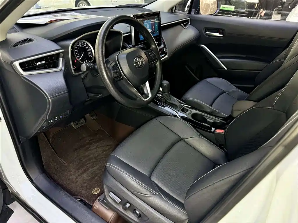 Toyota Frontlander 2022 2.0L CVT Luxury PLUS Edition фото 19