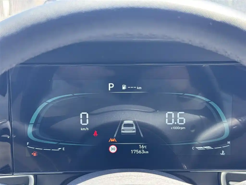 Hyundai Elantra 2023 Model 1.5L CVT LUX Premium Edition фото 11