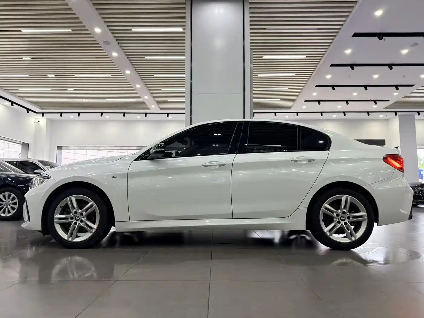 BMW 1 Series 2021 Facelift 120i M Sport Shadow Edition фото 3