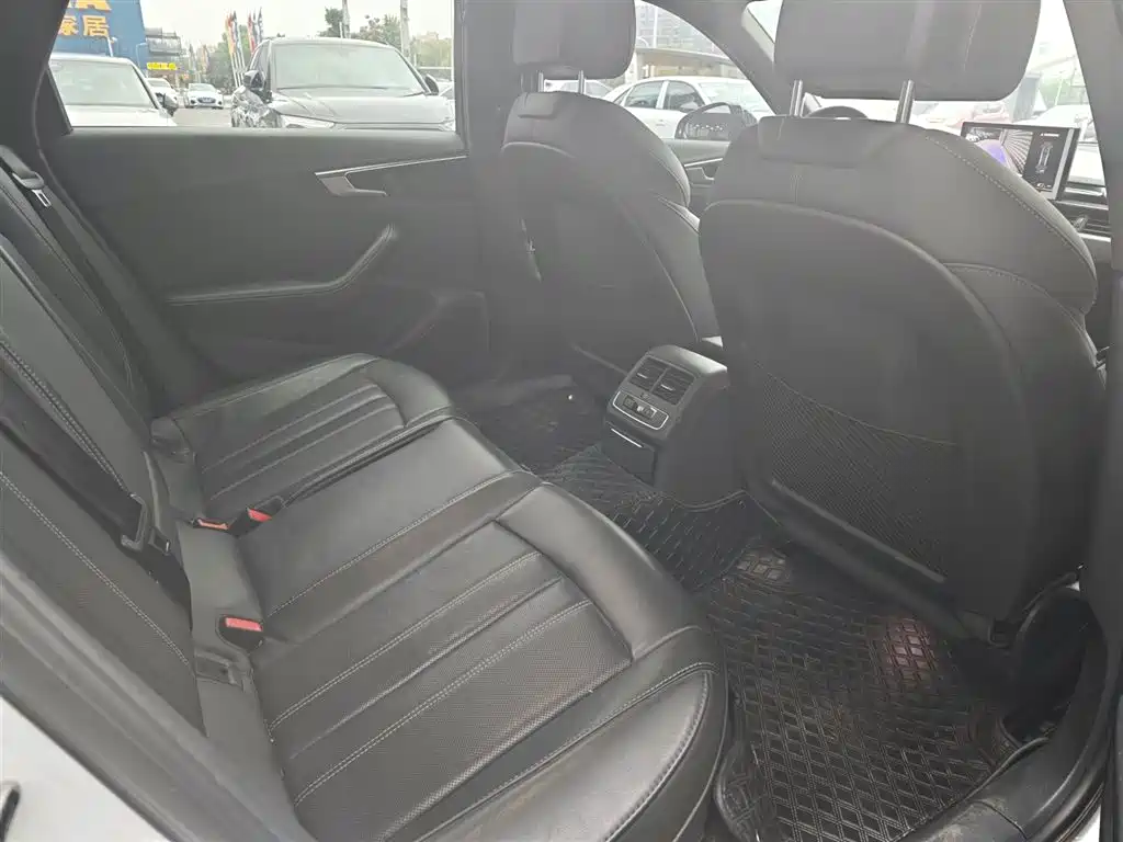 Audi A4L 2023 40 TFSI Luxury Sport фото 8
