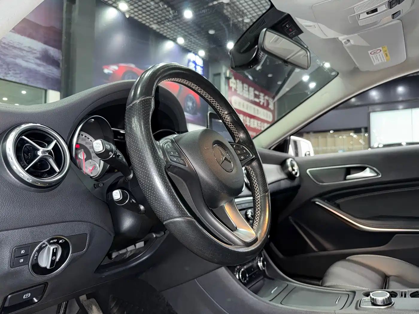 Mercedes-Benz GLA 2016 GLA 220 4MATIC Fashion фото 13