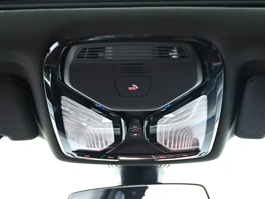 BMW 5 Series 2023 530Li Leading M Sport Package фото 32