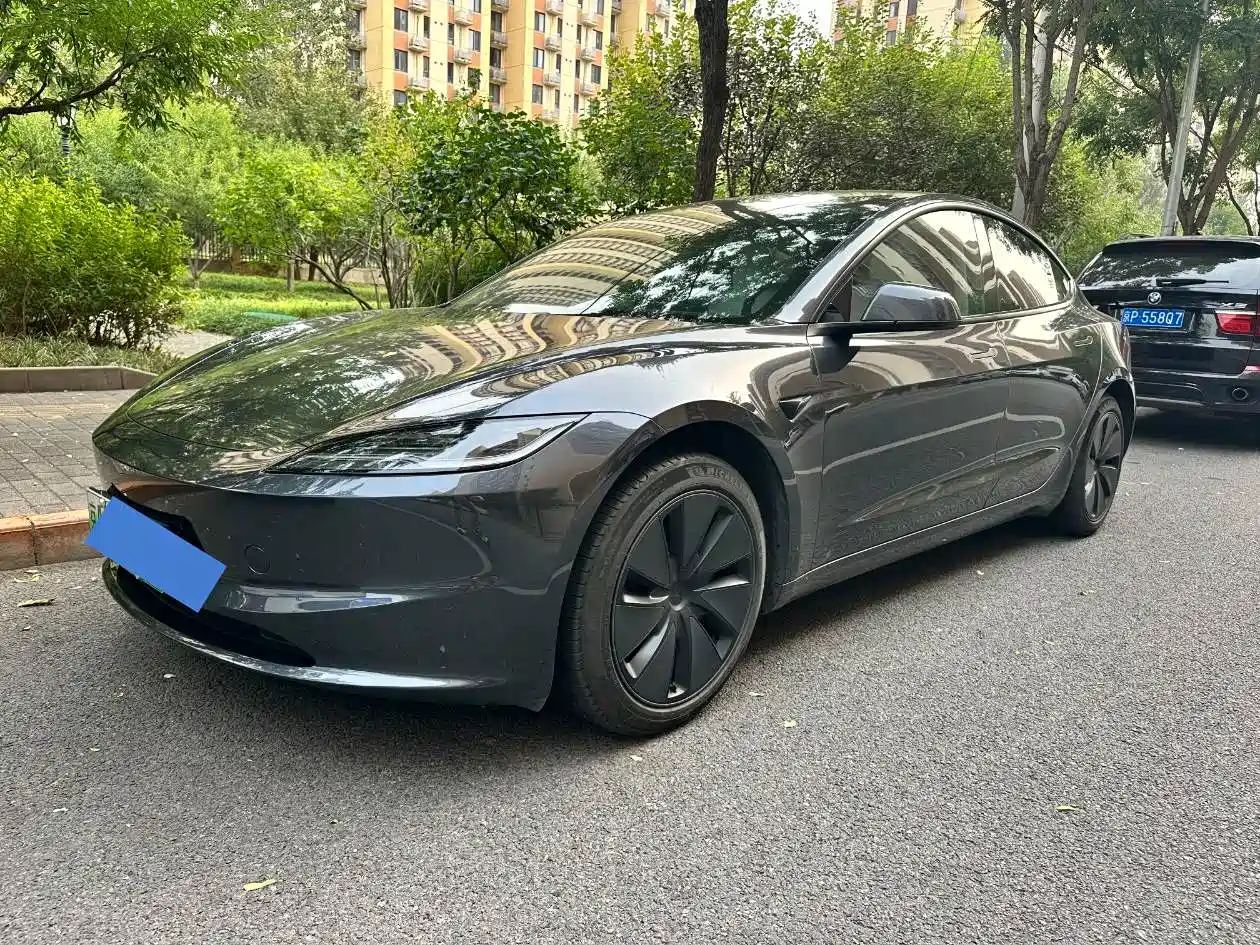 Фото 2 - Tesla Model 3