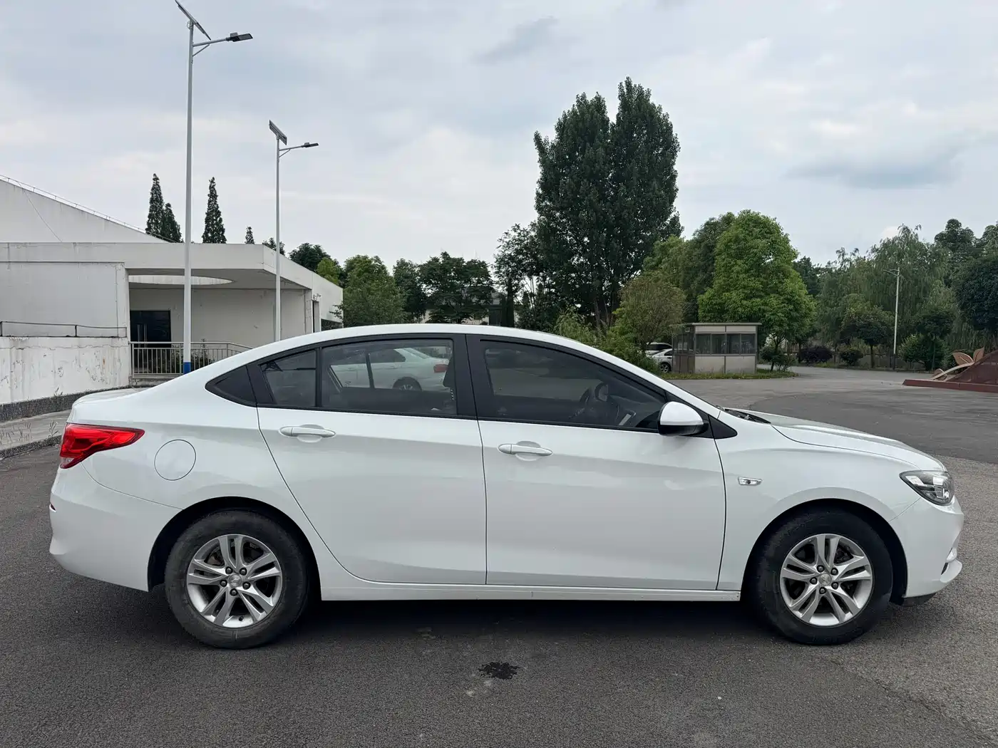 Chevrolet Cavalier 2016 1.5L Manual Delight Edition фото 8