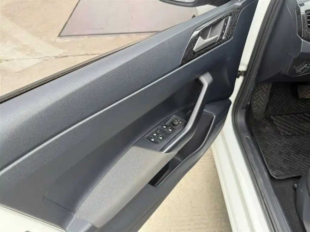 Volkswagen Lavida 2023 Xinrui 1.5L Auto Xinyi Edition фото 25