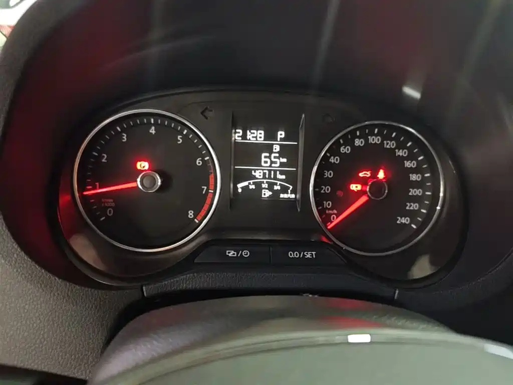 Volkswagen Polo 2016 1.6L Automatic Comfort фото 12