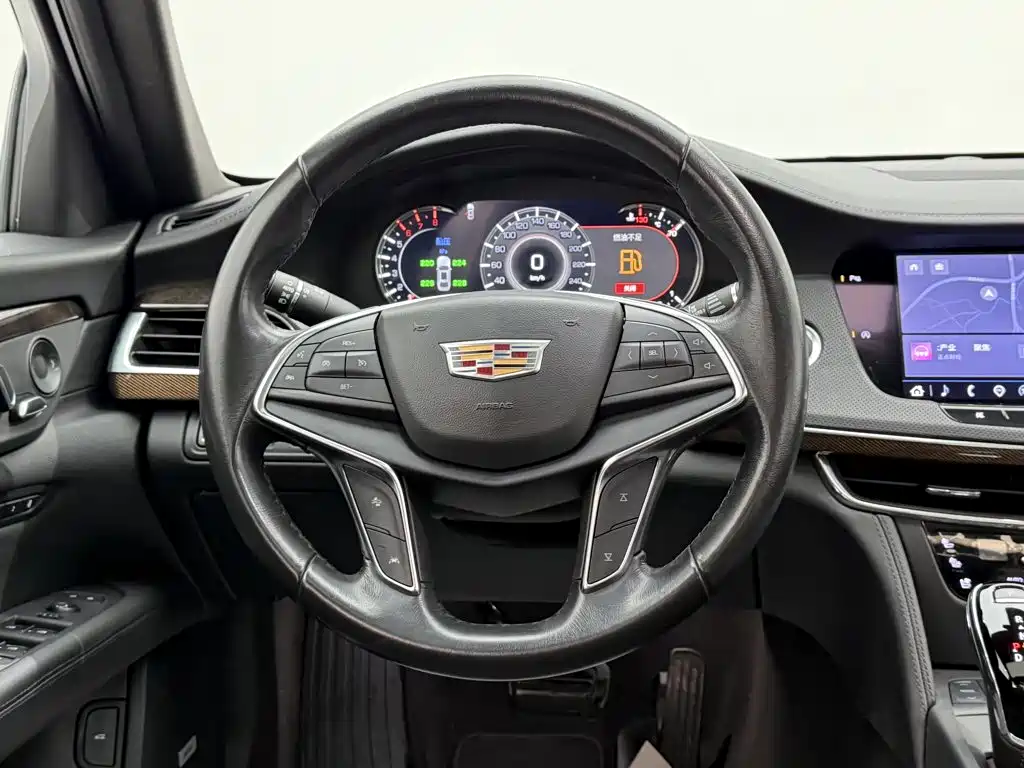 Фото 14 - Cadillac CT6