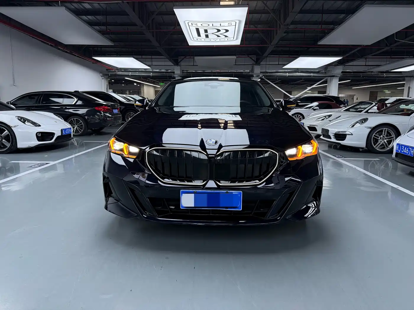 BMW 5 Series 2026 530Li Leading Luxury Package фото 2