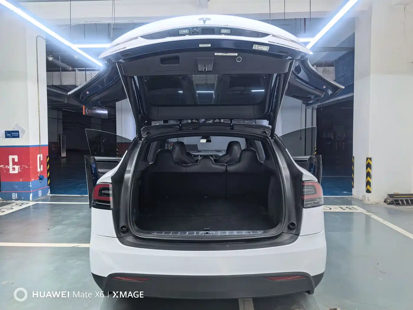 TESLA MODEL X