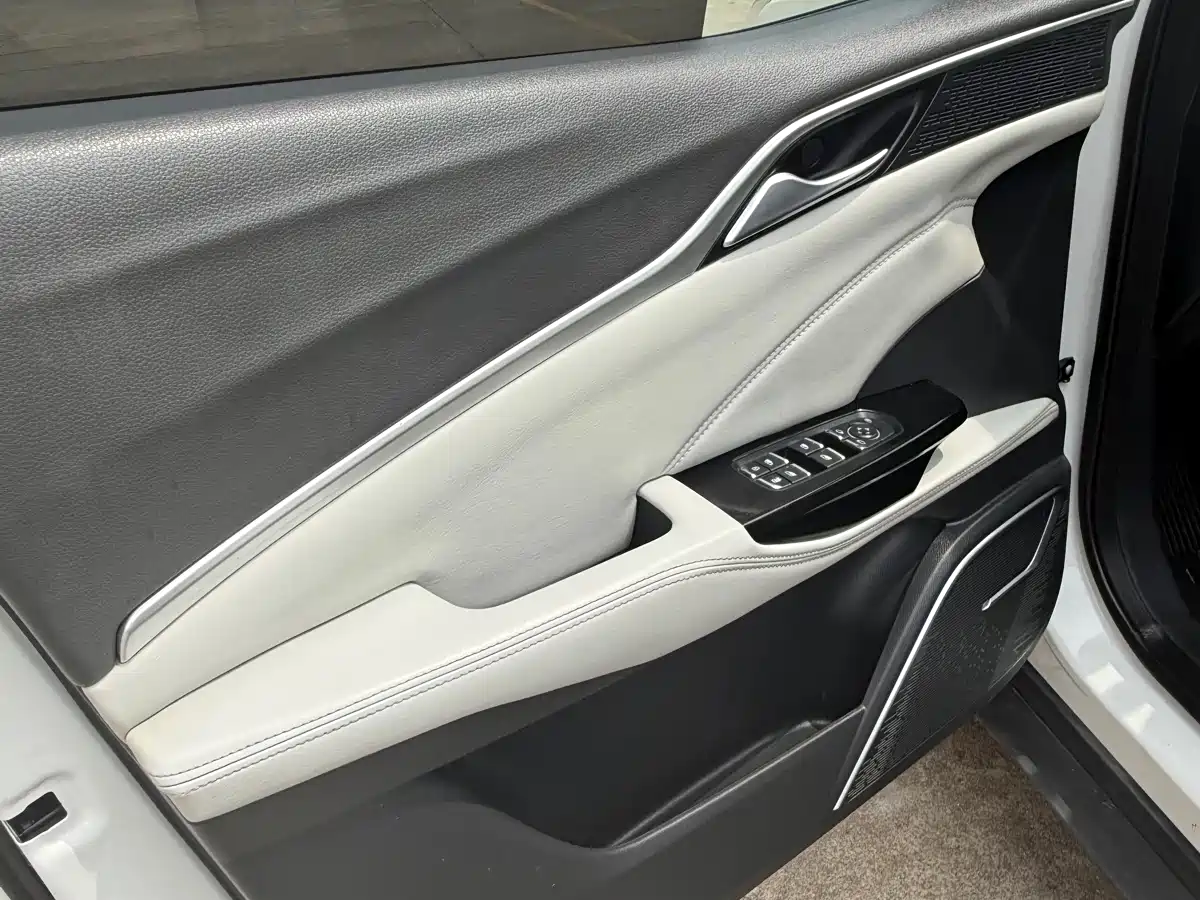 NEZHA AUTOMOBILE NEZHA U