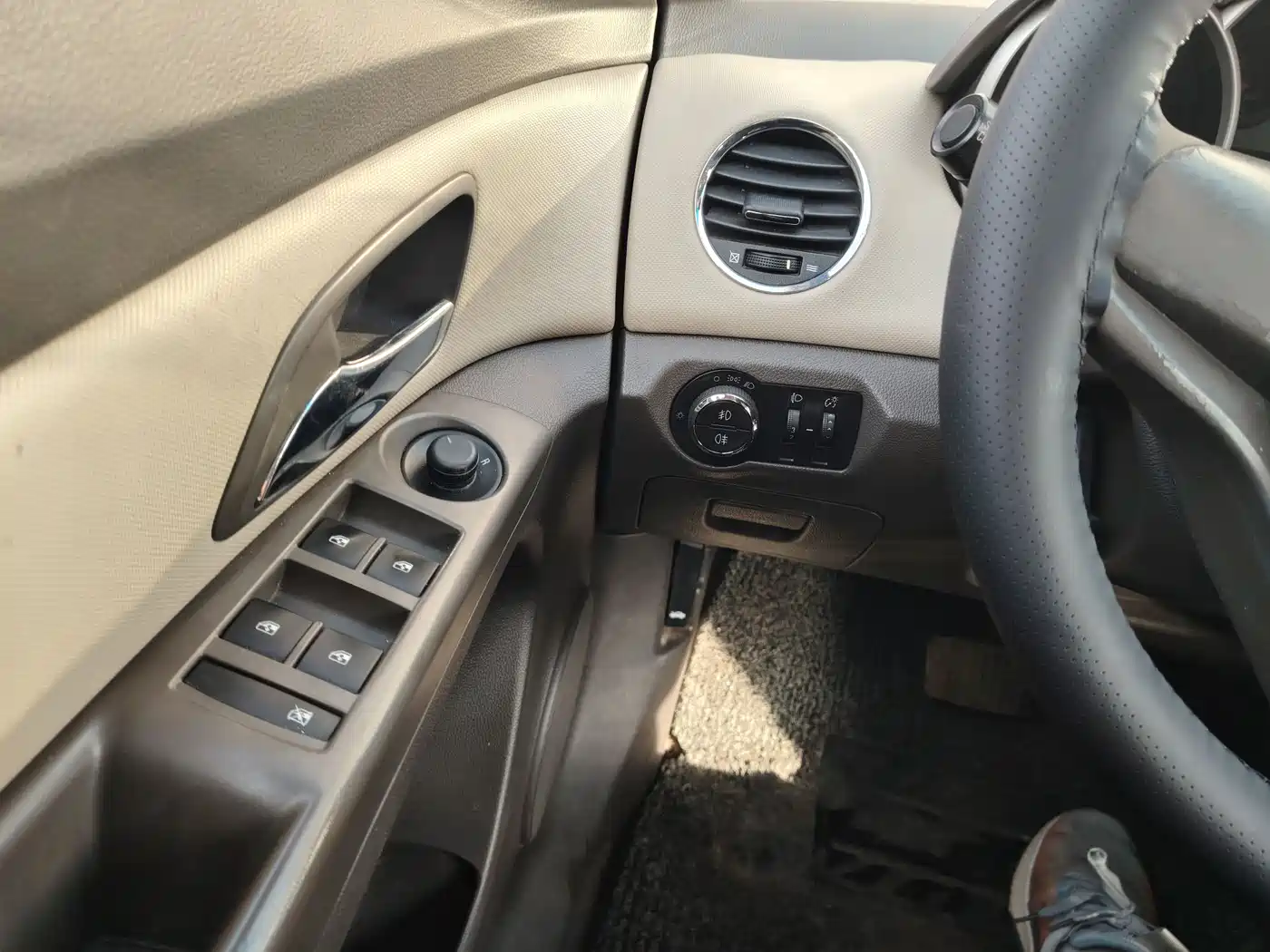 Chevrolet Cruze 2015 1.5L Classic SE AT фото 4