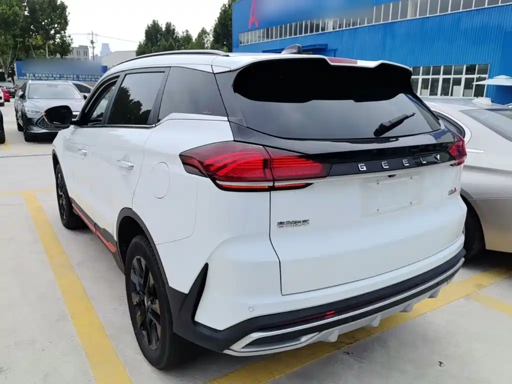 Photo 5 - Geely Atlas